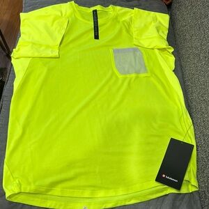 Men’s Lululemon Ventilated Hiking Shirt Short Sleeves Neon Yellow NWT Size Med